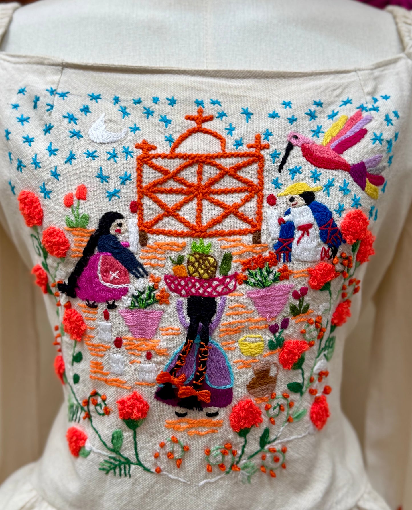 Blusa Ireri Cempasúchil y altar