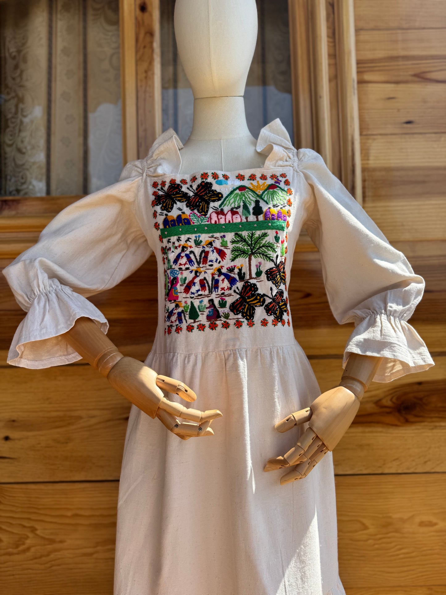 Vestido Erandi viejitos y monarcas