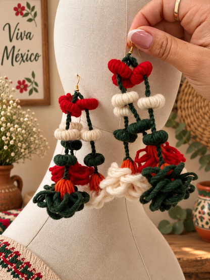 Tlacoyales y aretes Viva México