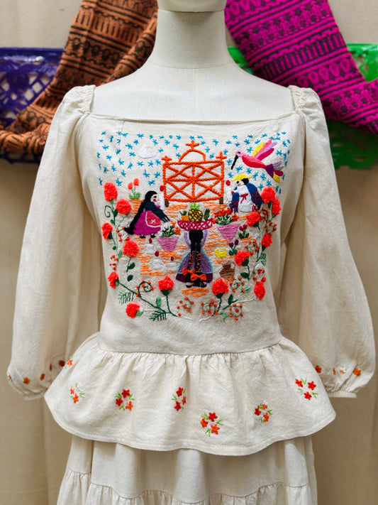 Blusa Ireri Cempasúchil y altar